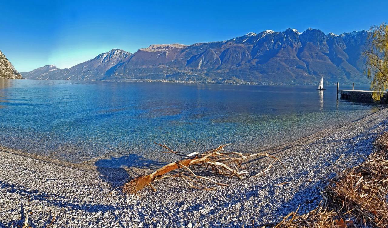 Campione Splendid View By Gardadomusmea Lägenhet Campione del Garda Exteriör bild