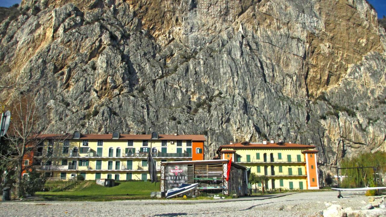 Campione Splendid View By Gardadomusmea Lägenhet Campione del Garda Exteriör bild